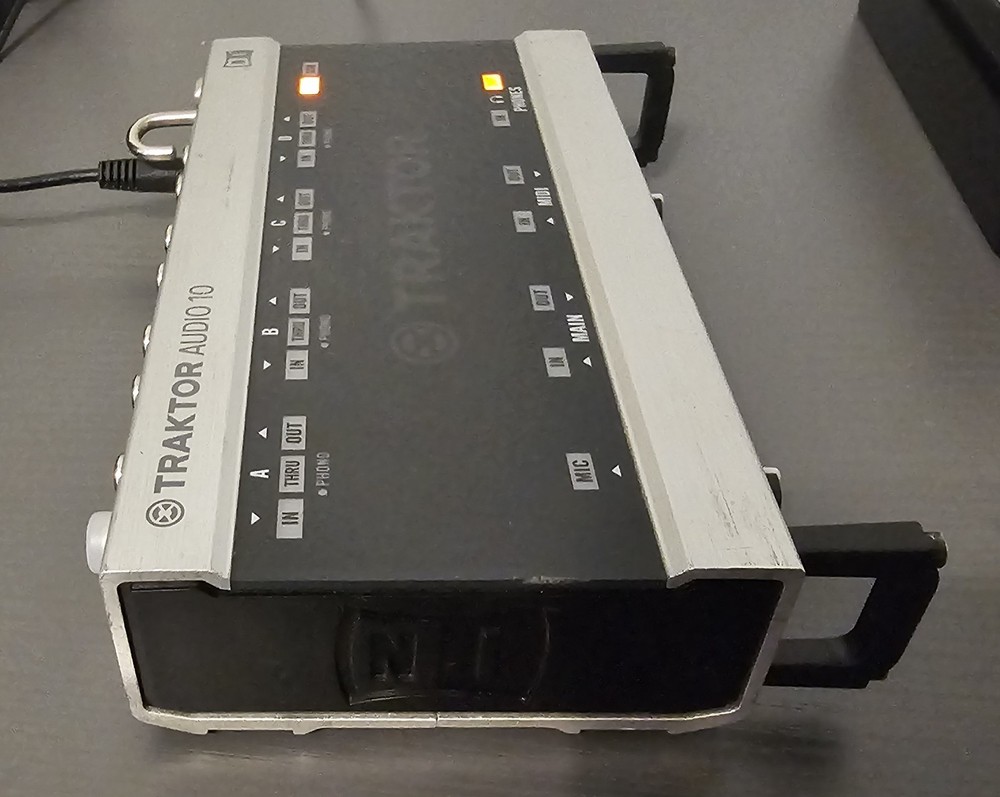 Native Instruments Traktor Audio 10 Scratch Audio Interface, AS IS