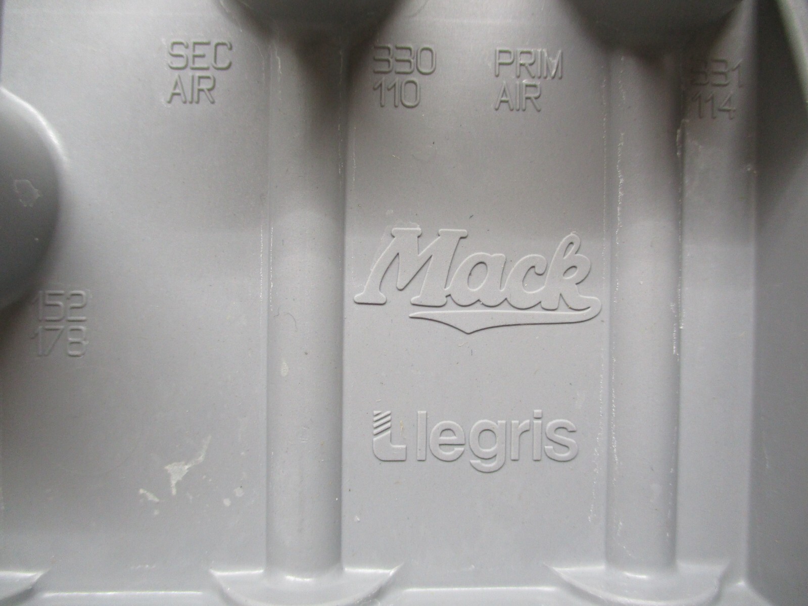 Mack 25165479 AIR LINE Manifold