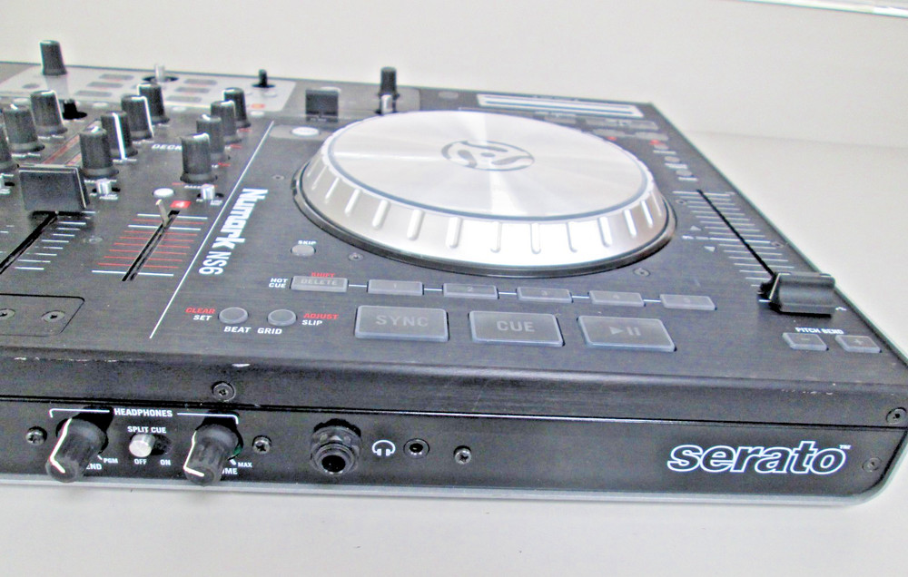 Numark NS6 Professional 4-Channel DJ Controller Touch-sensitive illuminate Mixer