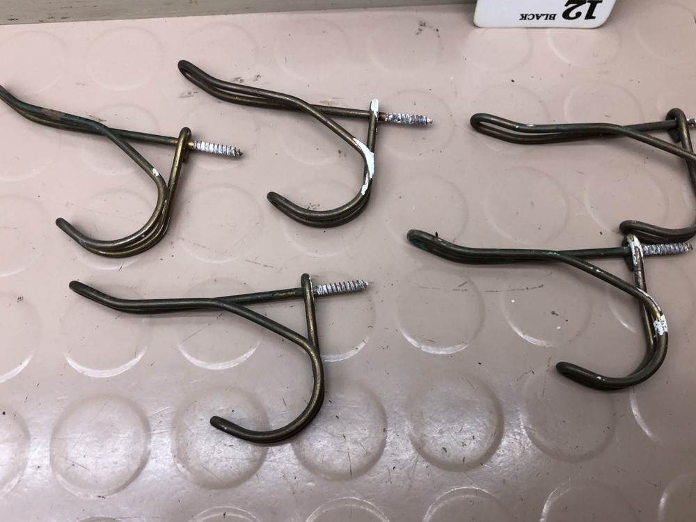 5 Vintage Rustic Wire Screw-In Coat Hat Hooks - B12