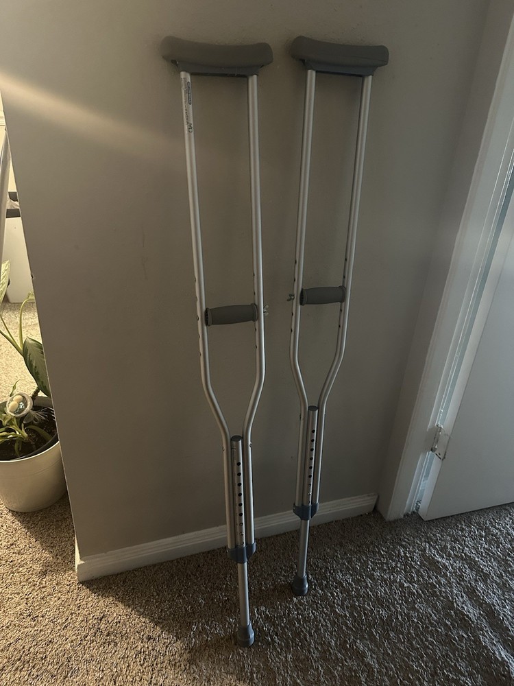 Adjustable Aluminum Crutches - Lightweight, Comfortable Handles