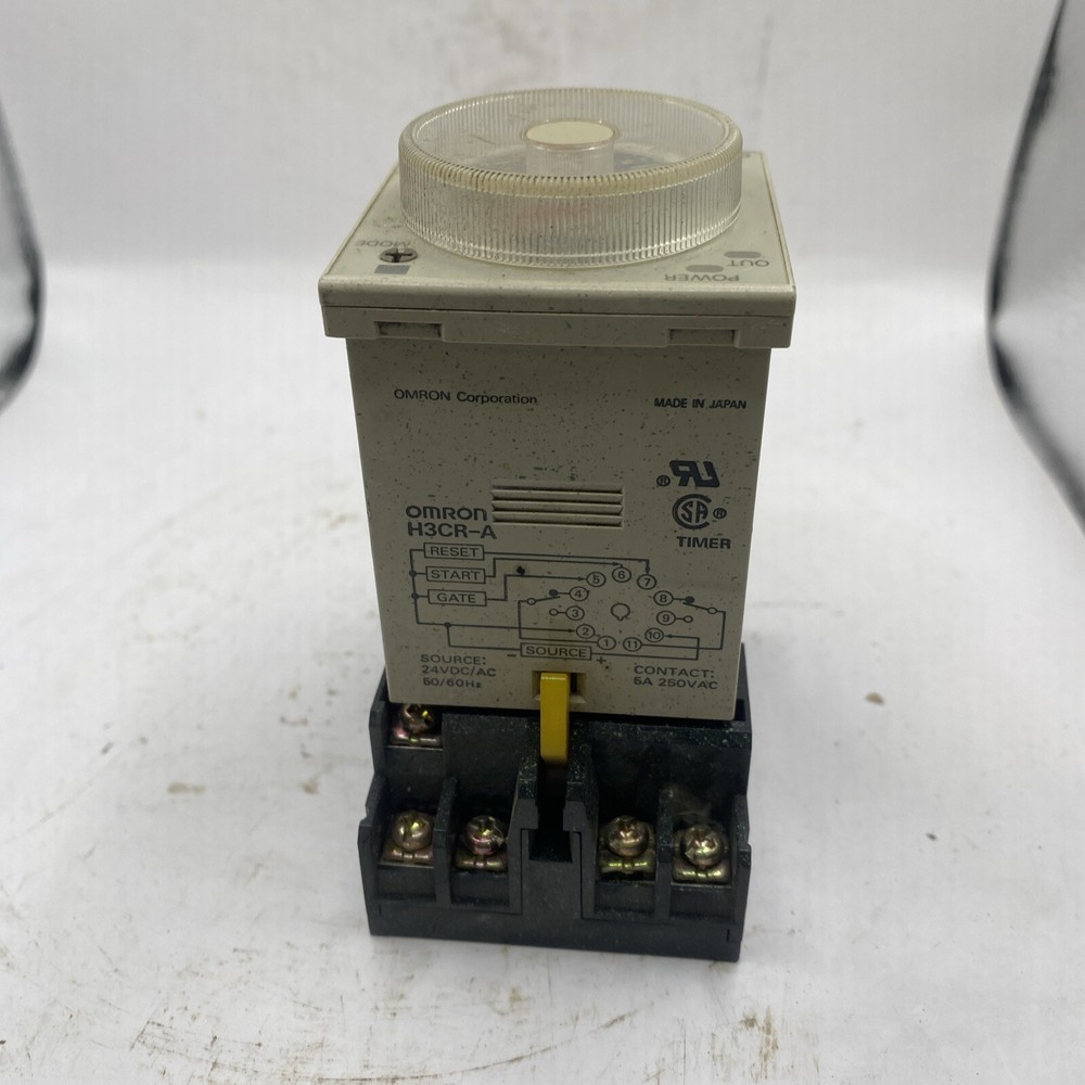 Relay OMRON H3CR-A8 Timer with base