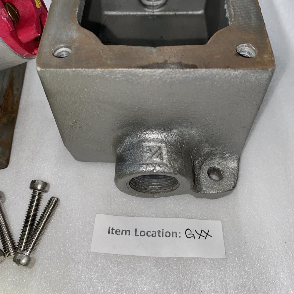 CROUSE HINDS EFD 2437S768 Model B3 125V Red Push Button Switch heavy duty