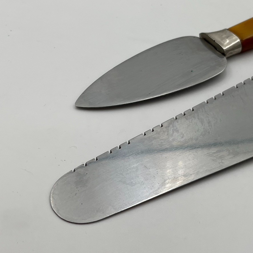 2- VTG Cheese Butter Spreader Bakelite Handle Frontier Forge Knife MCM Kitchen