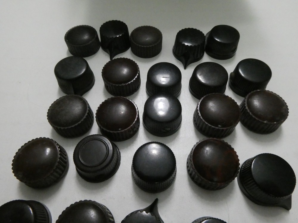 Large lot is small radio / TV knobs - Lot# 244