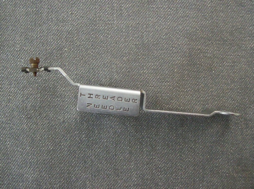 Singer Touch & Sew 620 Sewing Machine Needle Threader Hook #163426