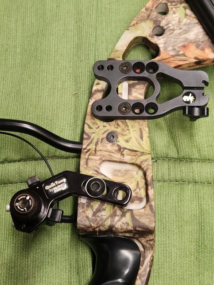 PSE Triton Bow, Complete Setup, EUC, 29" Draw, 70 Lbs Max, W/Arrows & Soft Case