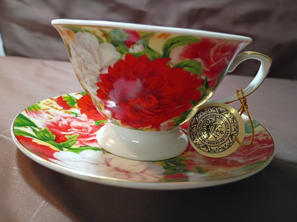 "Creative Ceramics" (2 Tea Cups And Dish)