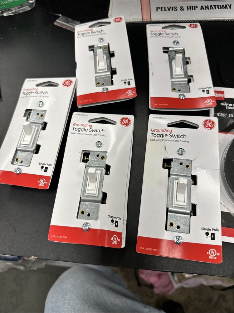 B-8. GE 44034 Grounding Toggle Switch, Single Pole 15 Amp - 5 Pack