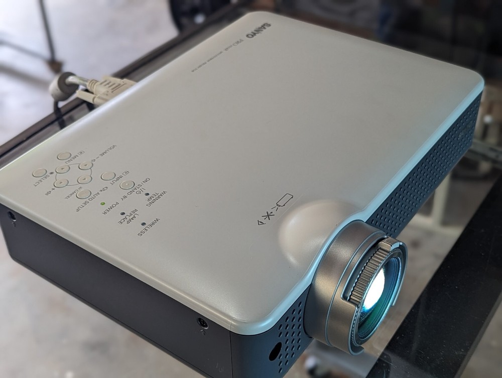 Sanyo PLC-XU88 LCD Multimedia Projector