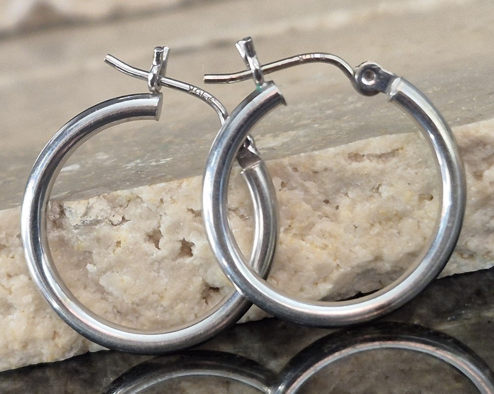 10k White Gold Hoop Earrings