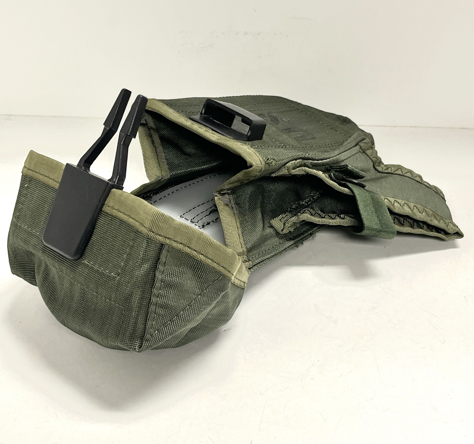 Military Issue ALICE LC1 LC-1 Mag Pouch -- Small Arms Ammo Case -- Great Cond