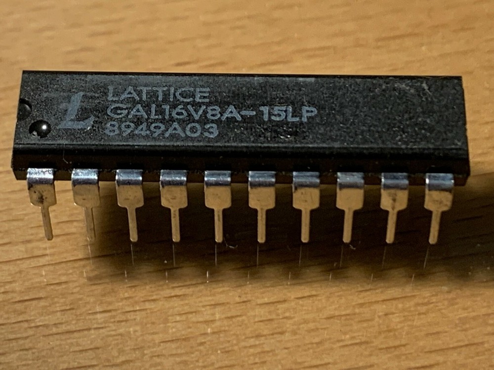 Lattice - GAL16V8A-15LP - RE-PROGRAMMABLE CPLD IC, DIP-20.