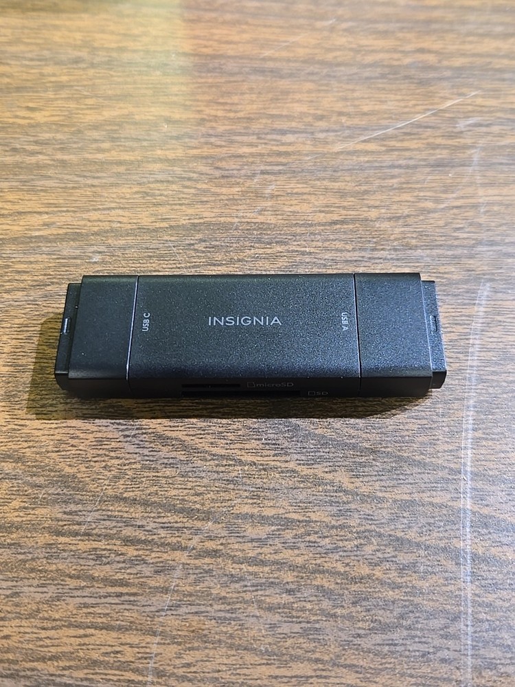 Insignia USB-C / USB 3.0 to SD and microSD Memory Card Reader