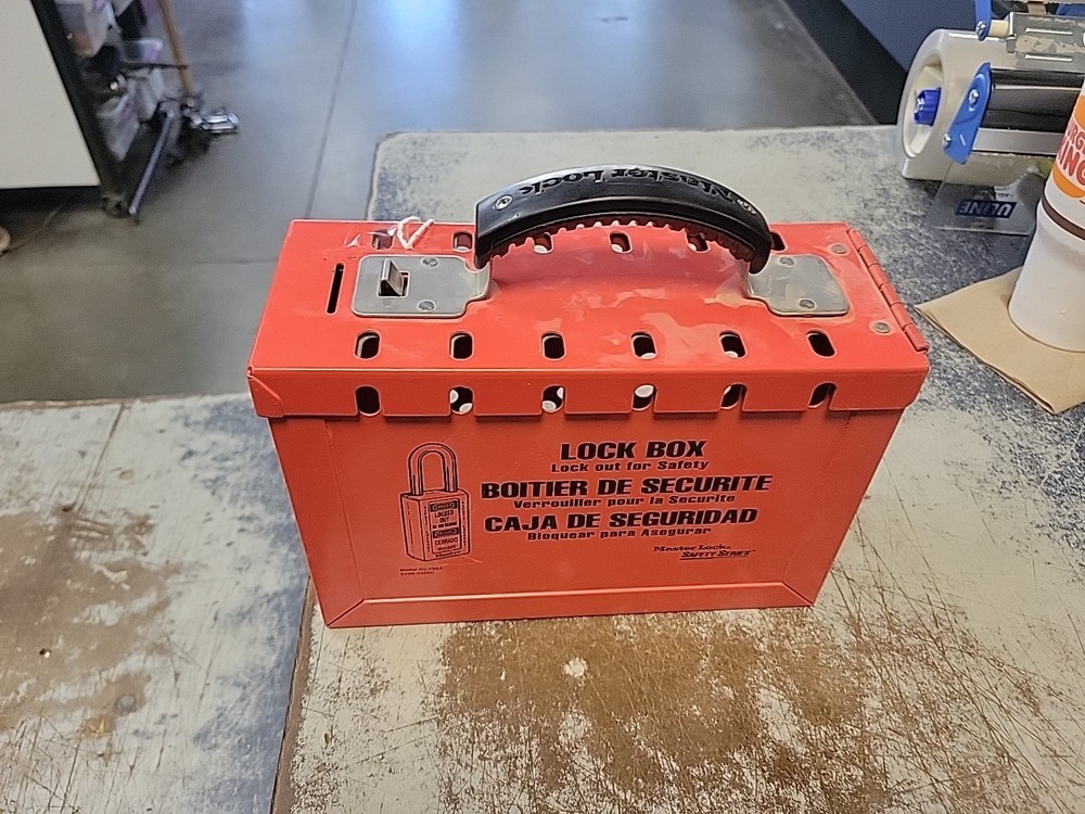 Master Lock 498A Portable Group Lock Box