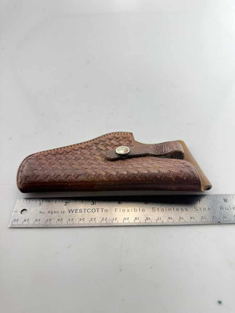 VINTAGE TOOLED LEATHER HOLSTER 32