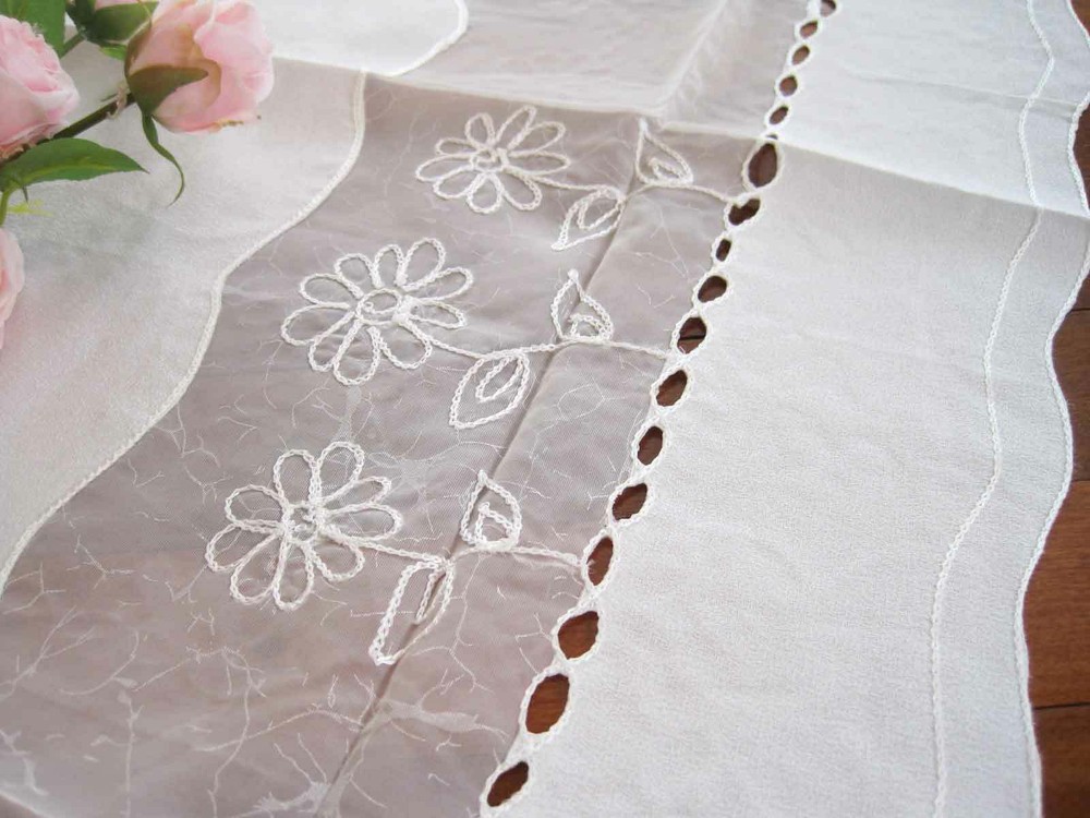 @ Elegant White Flower Thread Embroidery Sheer Patch Cutwork Cream Table Cloth