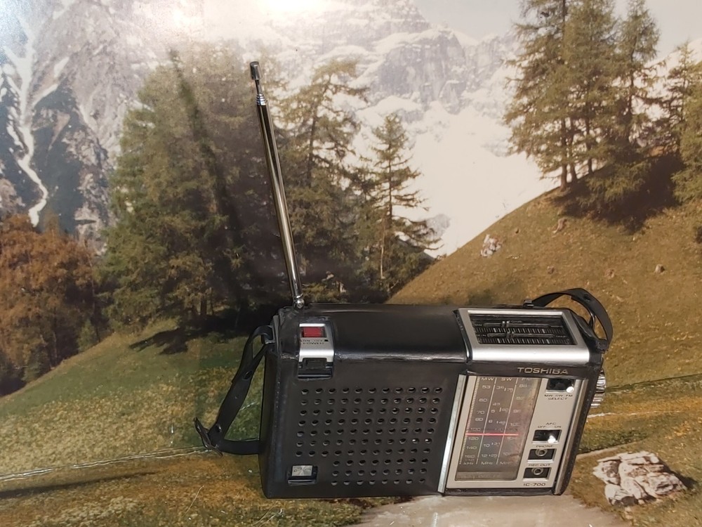Radio ''Toshiba model IC 700 C''