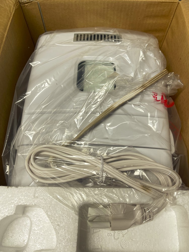 Oster 5814 Deluxe Bread and Dough Maker, NIB