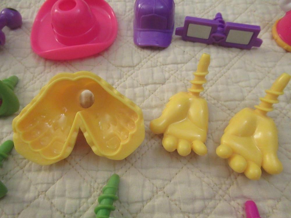 Play-Doh Create-a-Face Character Accessories Set (13 Pieces)