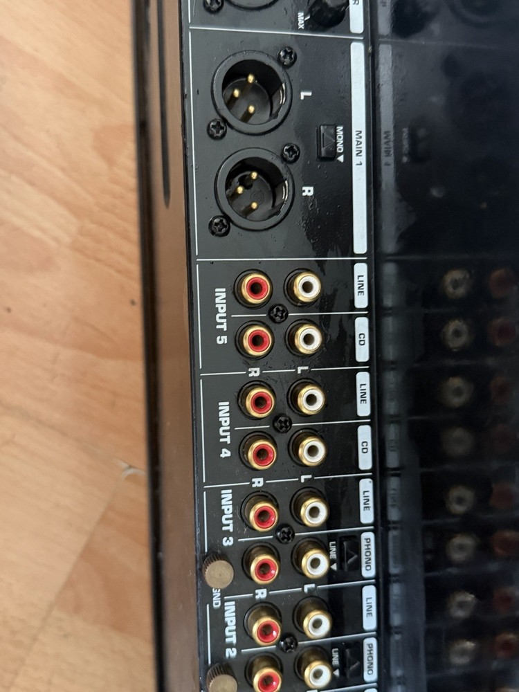 Behringer VMX 1000 Pro DJ Mixer