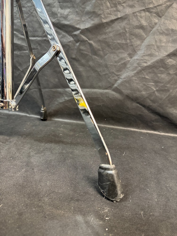 Ludwig straight cymbal stand. Solid,3 pc model functions great, looks good.
