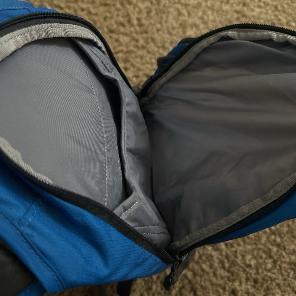 Camelbak Lobo Blue/Black Hydration Pack Hiking Trail Backpack