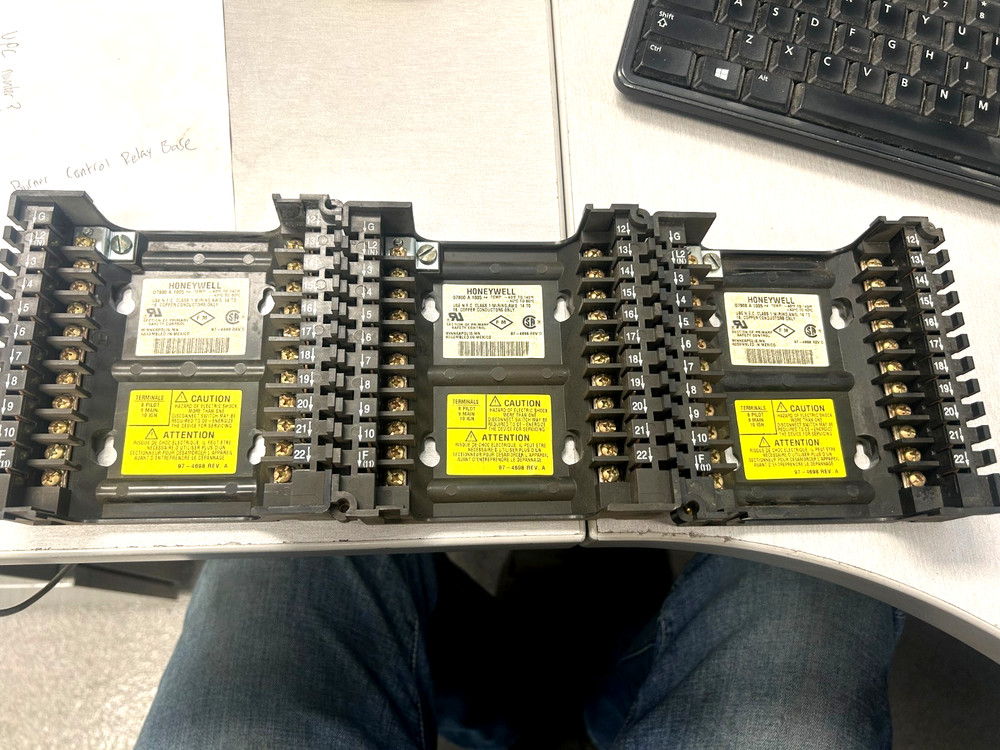 Honeywell burner control relay base 97-4696