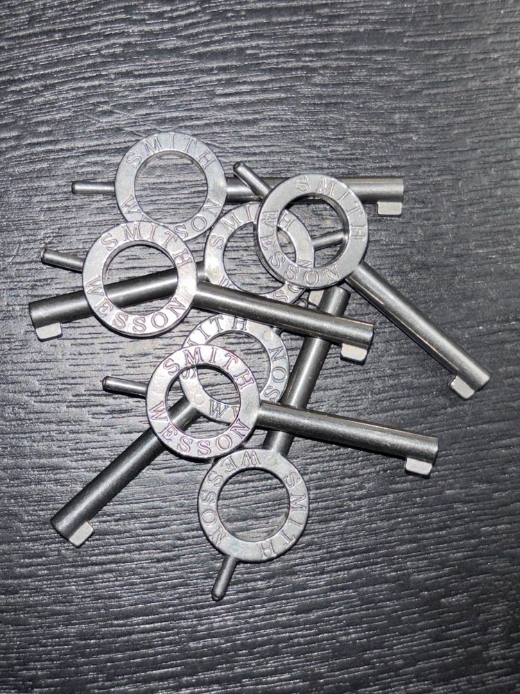 Smith & Wesson Cuff Key