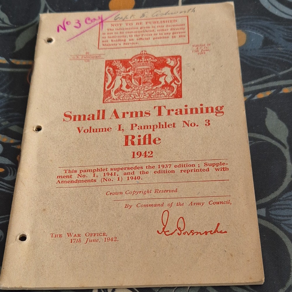 WW2 British Army Small Arms Training Pamphlet 1942  Rifle Good Used