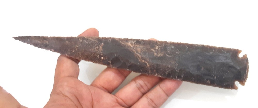9 INCHES BIG FLINT NATIVE CRAFTED POINT ARROWHEAD