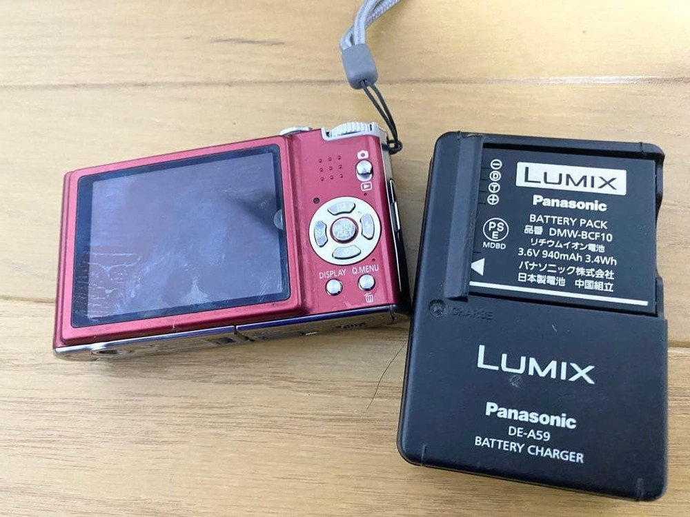 Panasonic LUMIX DMC-FX40 12MP Compact Digital Camera Red Excellent Condition