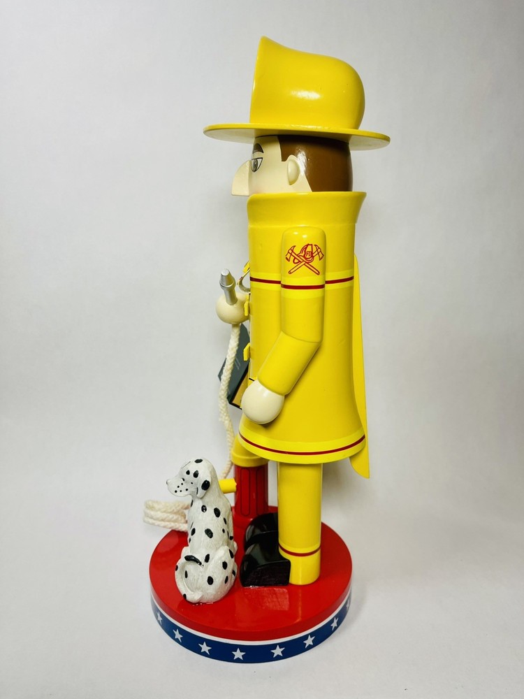 NUTCRACKER VILLAGE FIREMAN WITH DOG 2003