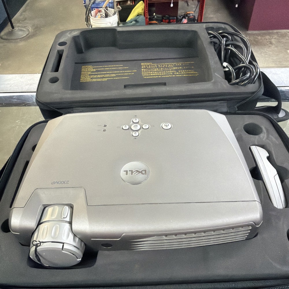 Dell 2300MP DLP Projector with Cables, Remote, and Case