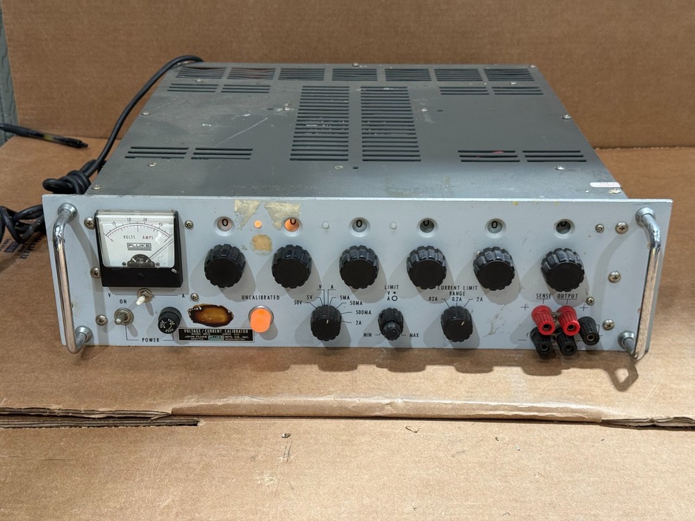 Fluke Voltage/Current Calibrator Model 382A UNIT#2
