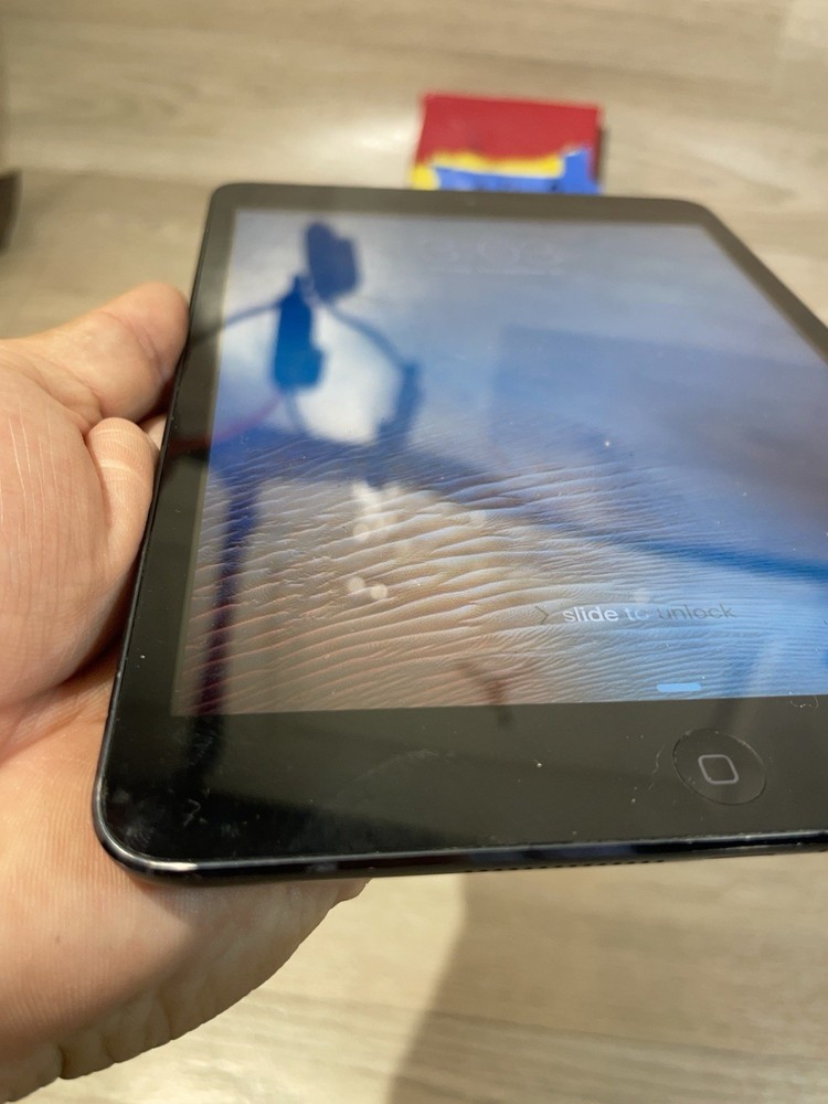 Apple iPad Mini Model A1432 16GB Tablet