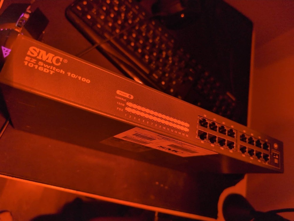 SMC Network Switch Ethernet EZ Switch 10/100 1016DT