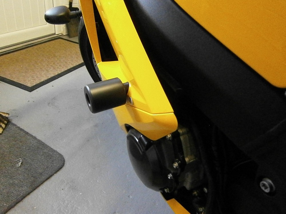 TRIUMPH DAYTONA 600 CRASH PROTECTION KIT PUCKS KNOBS ENGINE WHEEL SLIDERS SAVERS