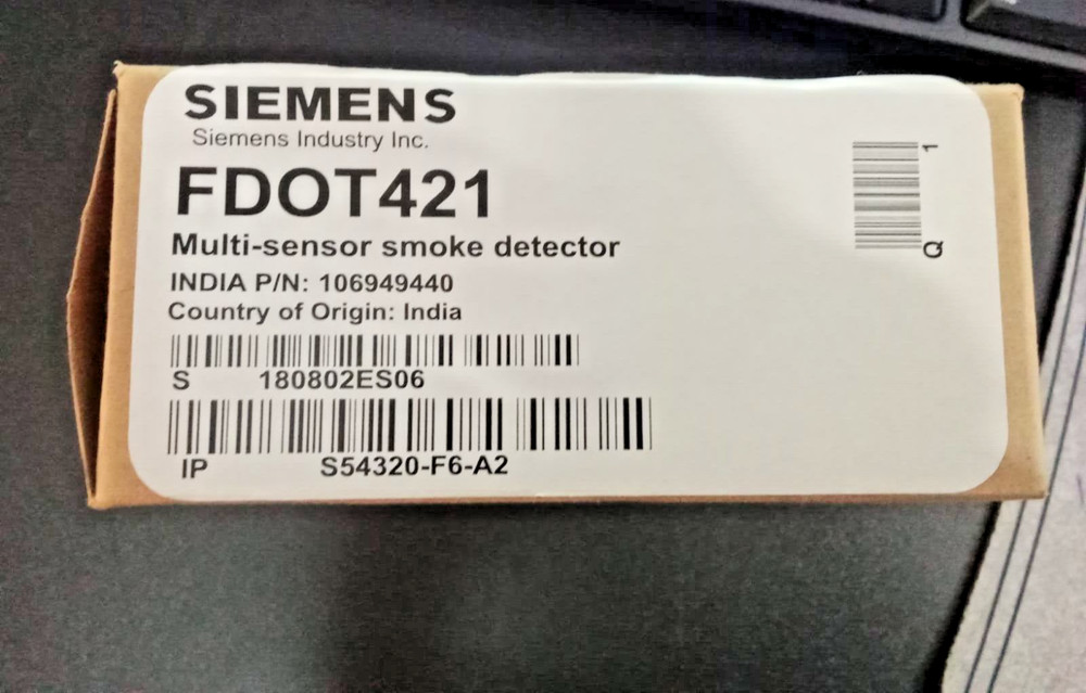 1PC- SIEMENS FDOT421 Multi-Sensor Smoke Detector Model 106949440 with base- NEW