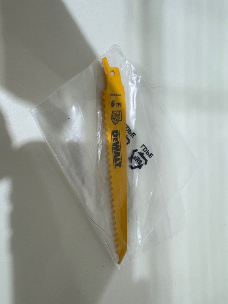 Dewalt DCS380 20V Max Variable Speed Reciprocating Saw Tool Only Used Tested