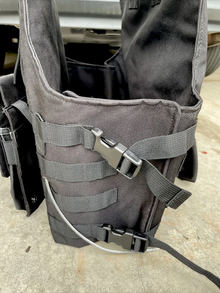 Outdoors Multi Functional Protective Tactical Vest Ajustable