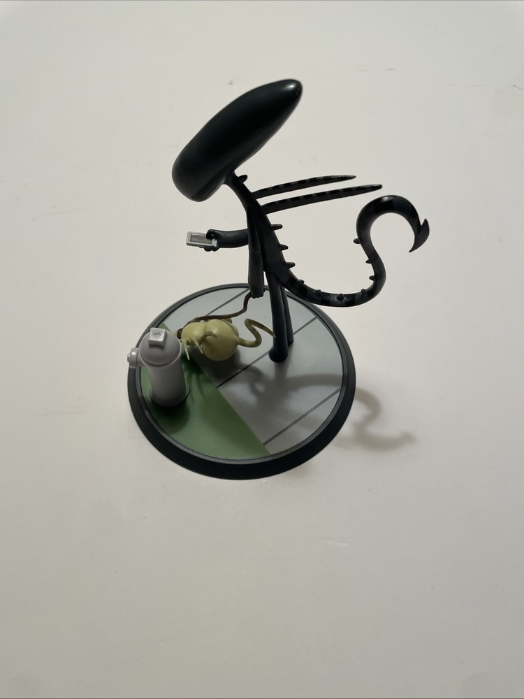 Alien Lootcrate Out For A Walk No Box
