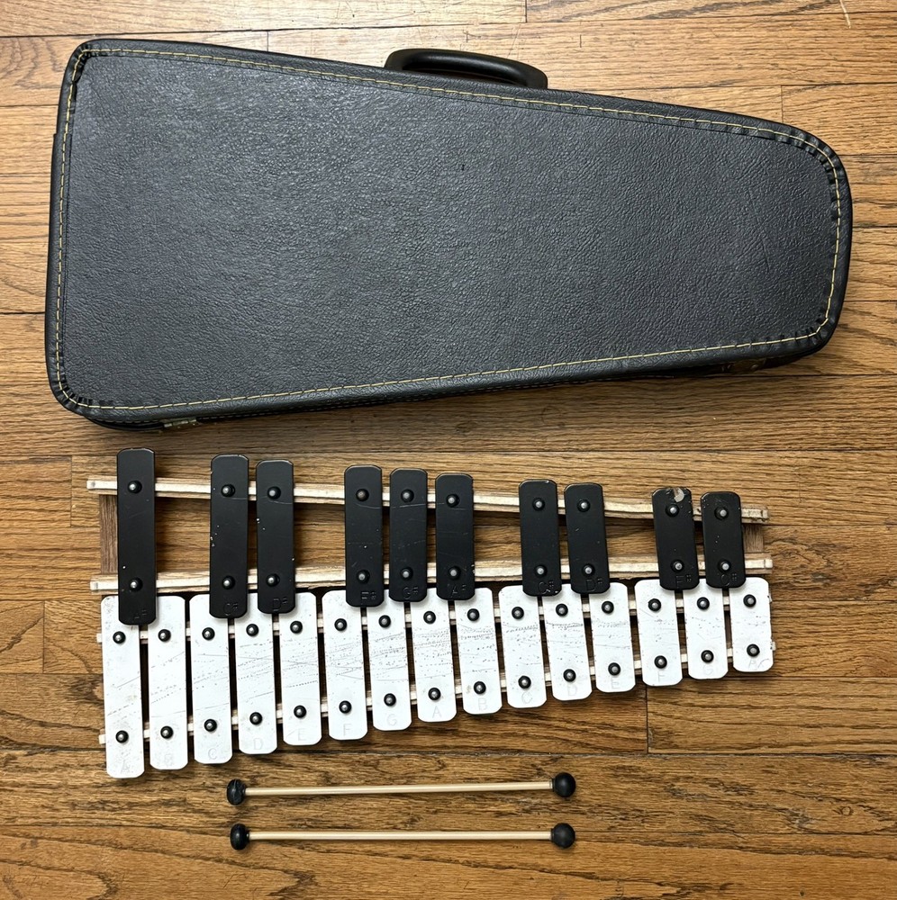 25 Key Student Xylophone W/ Carrying Case & Two Batons