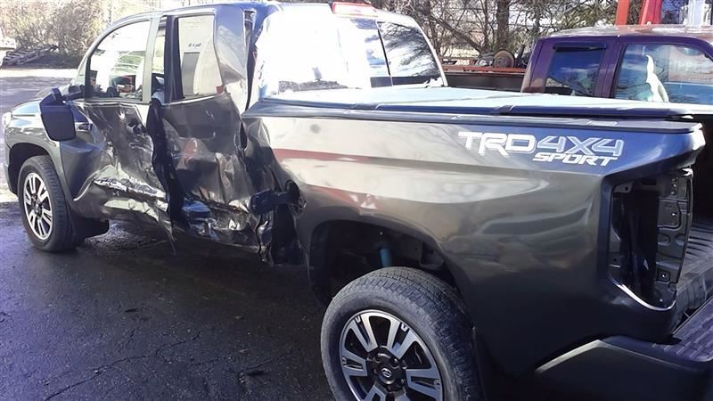 TUNDRA 2019 Camera/Projector 447145