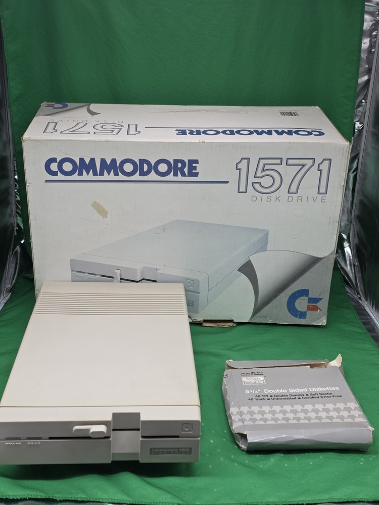 Commodore 1571 Disk Drive Floppy Diskettes With Original Box And Discs UNTESTED