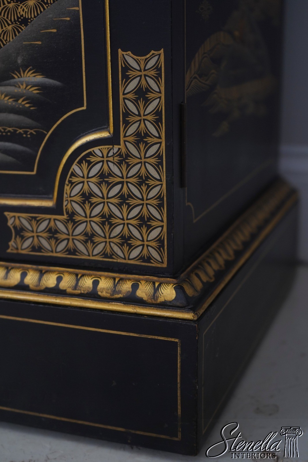 L71522: S. HILLIE English Made Chinoiserie Breakfront Bookcase