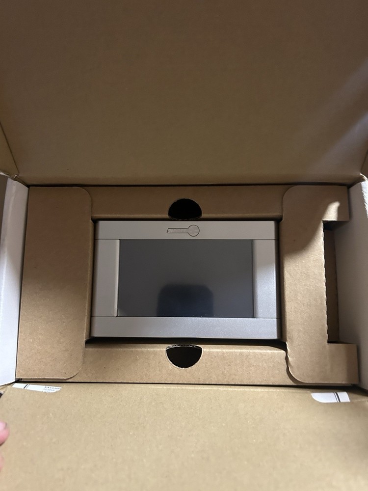 Trane XL824 Smart Thermostat Touchscreen Wi-Fi Programmable Humidity Sensor