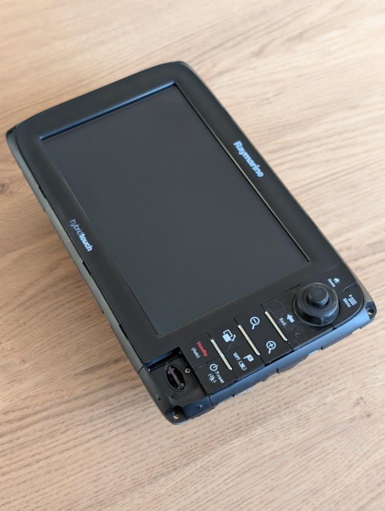 Raymarine e95 Hybrid Touchscreen Multifunction Display model: E70021
