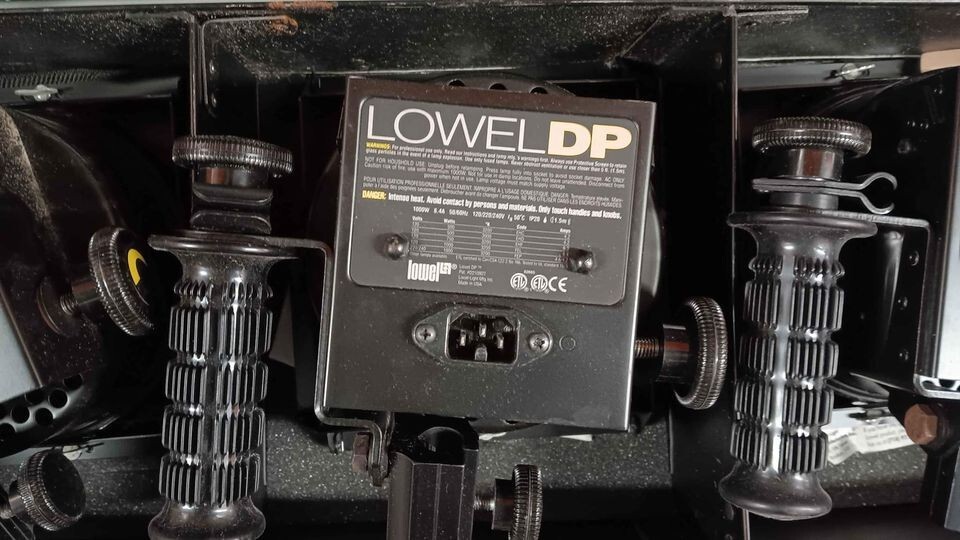 Lowel DP 4 light pro lighting kit