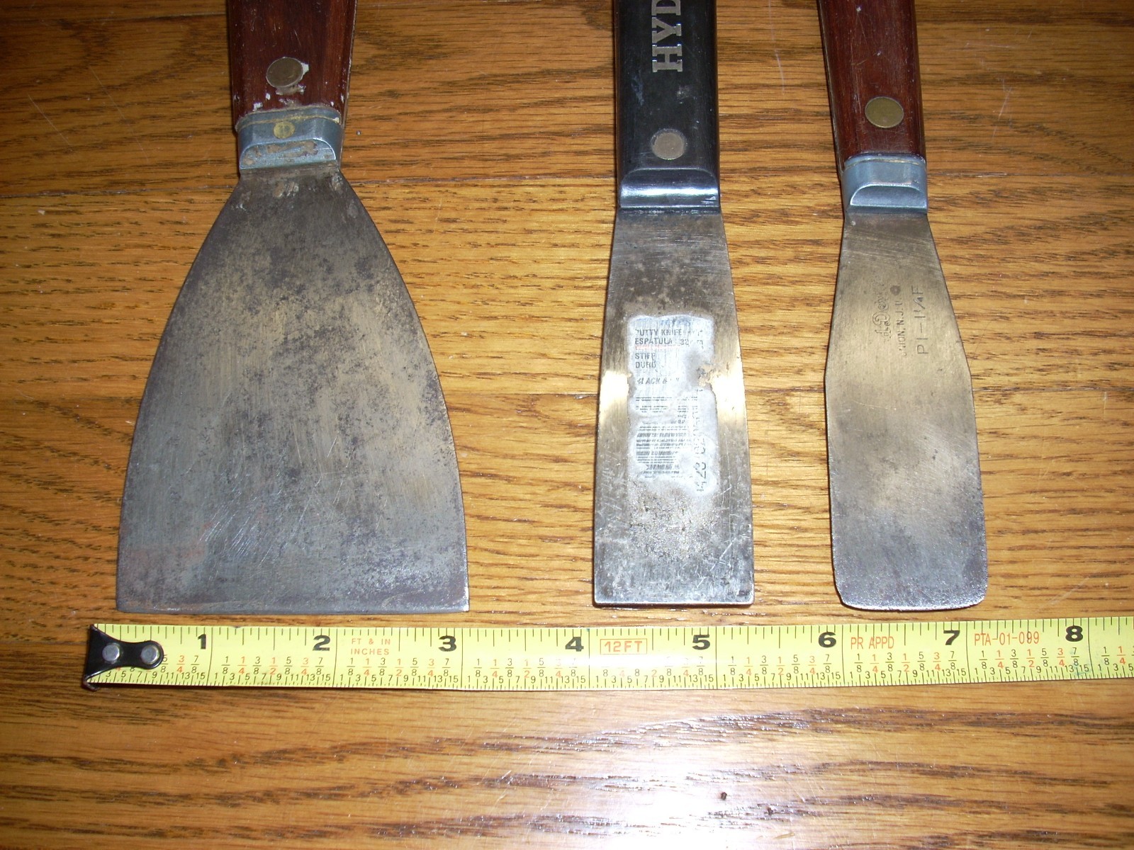 Vintage Lot of 2 Red Devil Putty Knife / Paint Scrapers 3” and 1 1/4” Plus HYDE